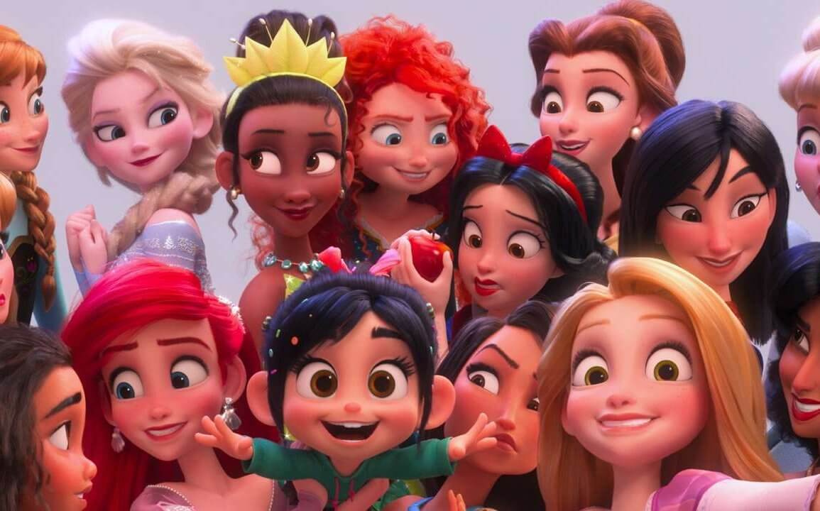 Ralph 2.0 Vanellope fait un selfie avec Raiponce, Tiana, Ariel, Mulan, Vaiana, Cendrillon, Belle, Mérida, Blanche-Neige, Pocahontas, Anna, Elsa et Jasmine