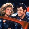 Grease John Travolta Danny Zuko et Olivia Newton John Sandy dans une voiture