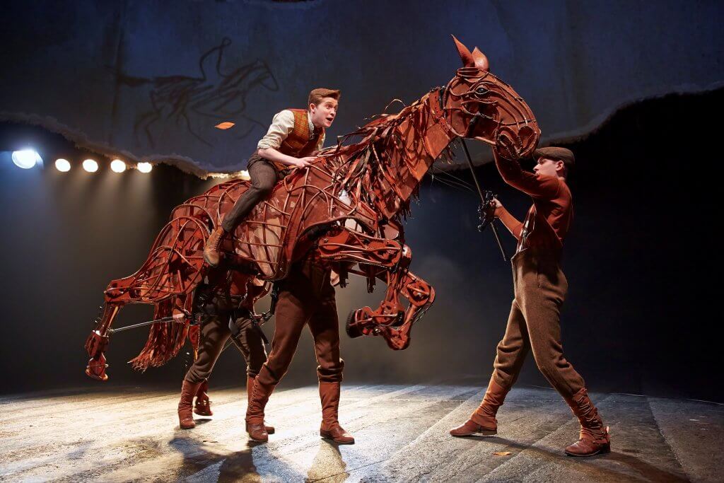 War Horse, le spectacle phénoménal des chevaux-marionnettes -  Toutelaculture