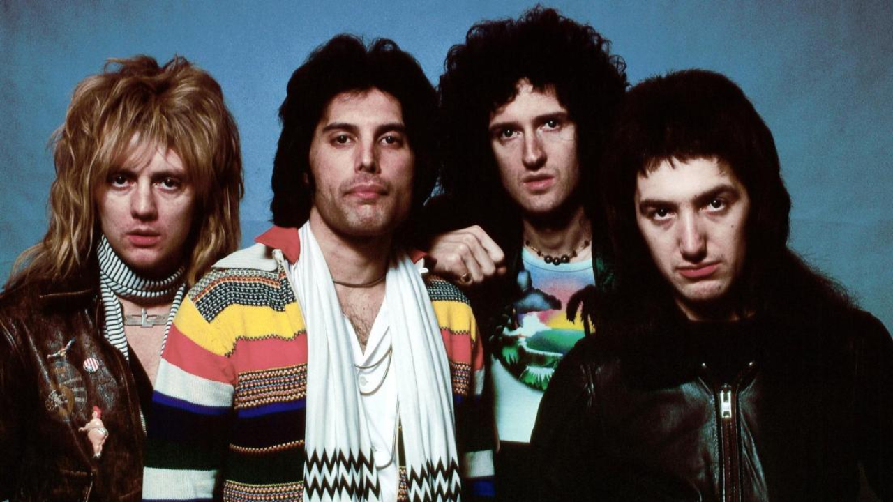 Les quatre membres de Queen : Roger Taylor, Freddie Mercury, Brian May, John Deacon