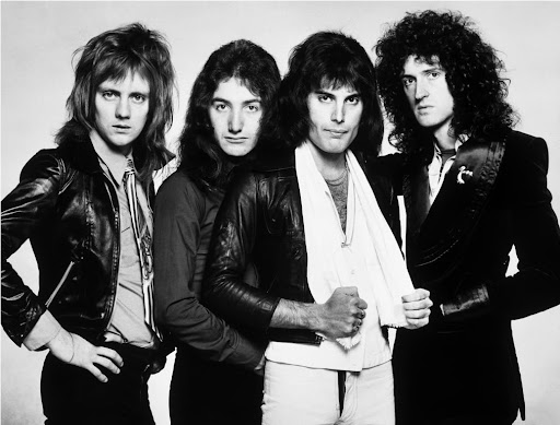 Portrait noir et blanc du groupe Queen à ses débuts