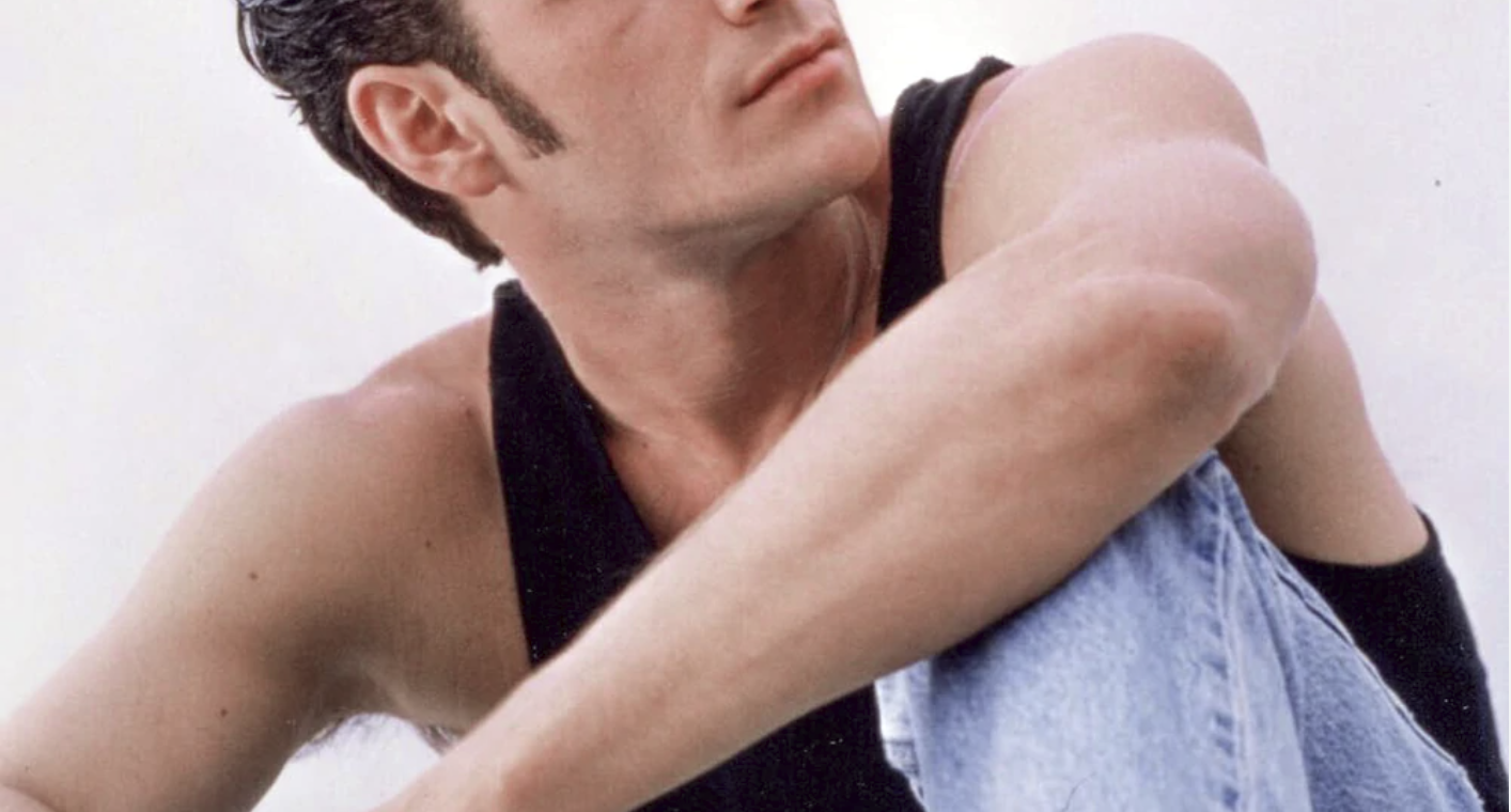 Luke Perry dans le role de Dylan McKay dans Beverly Hills 90210 au debut des annees 90