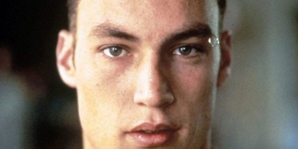 Callan Mulvey dans le rôle de Drazic dans Hartley cœurs à vif au milieu des années 90